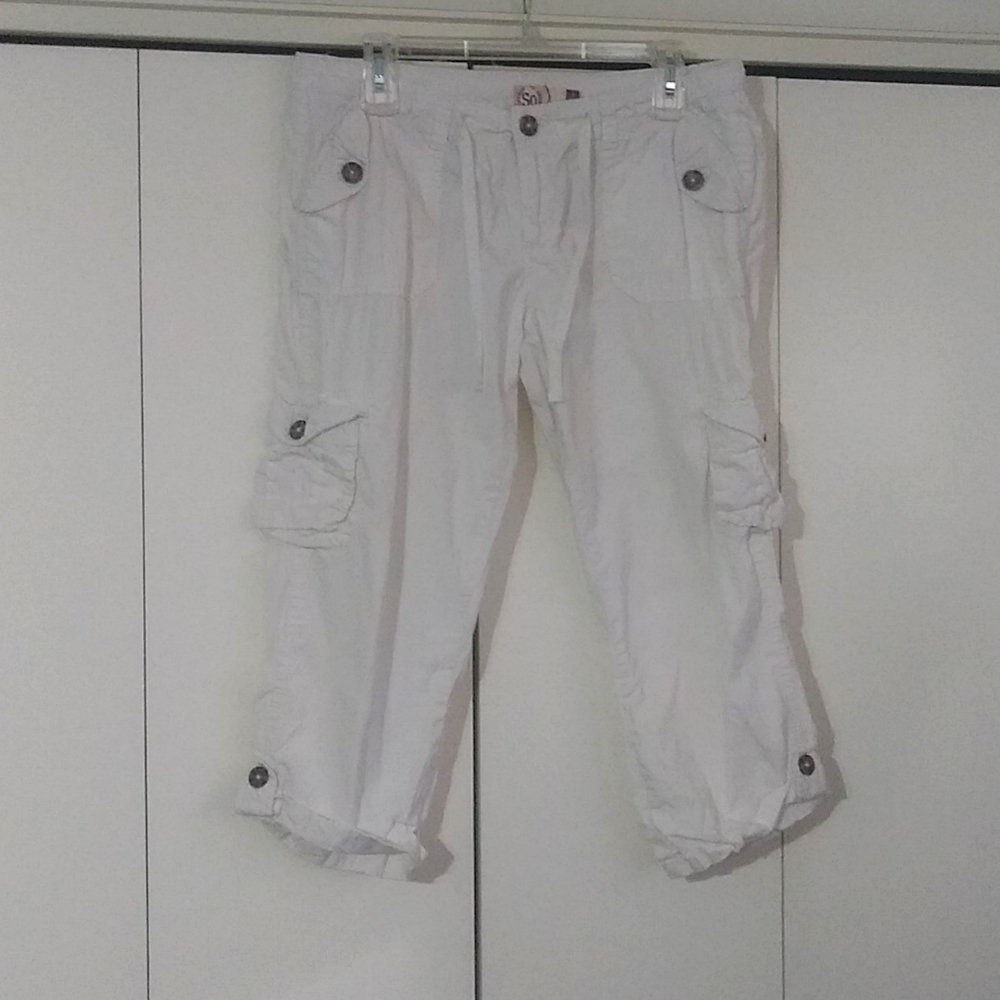 Junior/womens white cargo pant/capris